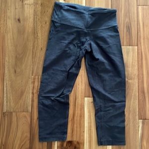 Lululemon cropped yoga pants with concealed pocket